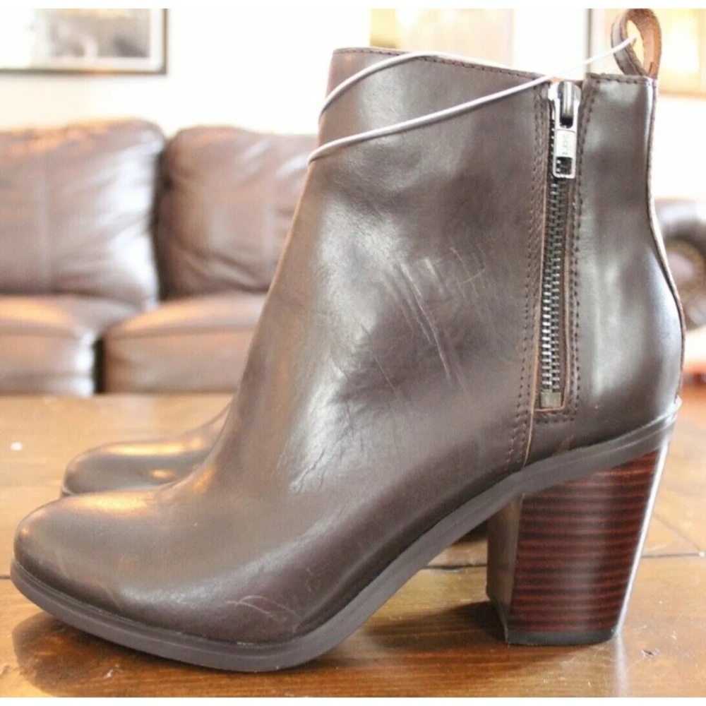 New With Tags Gap Genuine Leather Brown Leather Booties Size 7.5